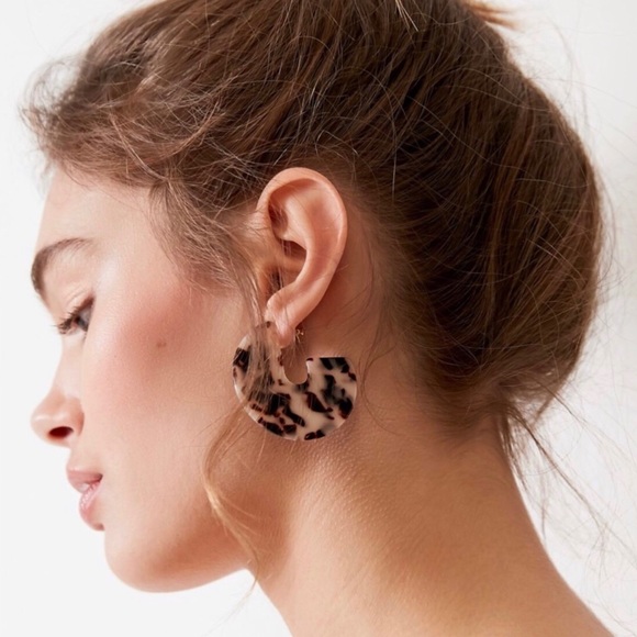 Urban Outfitters Jewelry - UO Style Blonde Tortoise Statement Hoop Earrings